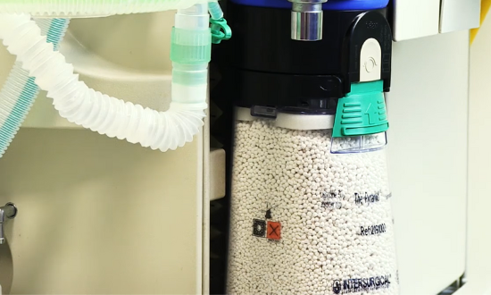 Fitting the Pyramid™ disposable CO₂ absorber